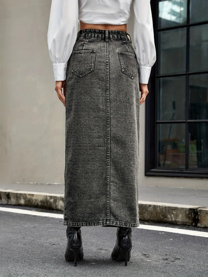 Retro and trendy multi button denim skirt