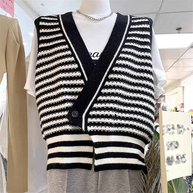 REALEFT Oversize Stripe Women's Vest Sweaters V-Neck New Autumn Winter Vintage Loose Chic Cardigan Vest Sweater Tops Female