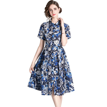 Blauwe blousejurk met bloemenprint omgeslagen kraag en korte mouwen
