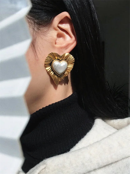 New European and American Retro Heart-shaped Earrings Exaggerated Small Designer Stud Heart-shaped Earrings INS