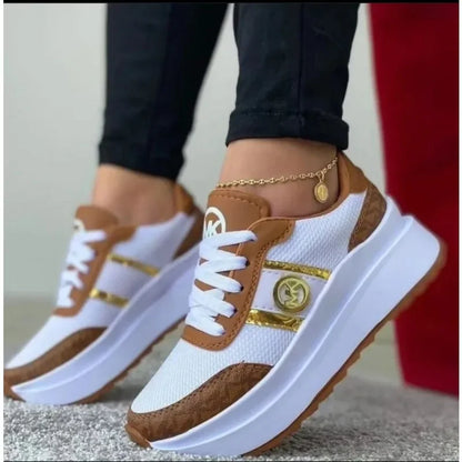 Damessneakers van mesh met patchwork en vetersluiting