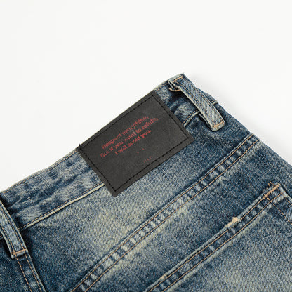 Geschuurde witte gewassen rechte denim jeans