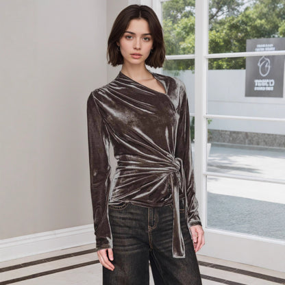 Nauwsluitende fluwelen top met gedraaide vetersluiting voor dames