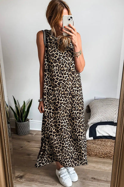Mouwloze maxi-jurk met luipaardprint en zijsplit