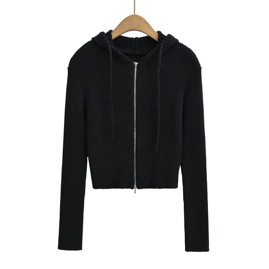 Gebreide vest met capuchon voorzien van trekkoord dubbele ritssluiting en lange mouwen