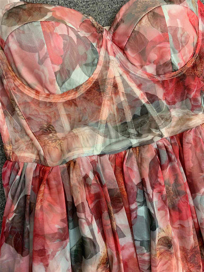 Zomerjurk in vintage stijl met spaghettibandjes en bloemenprint