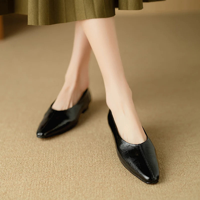 Modieuze damesloafers van echt schapenleer met spitse neus