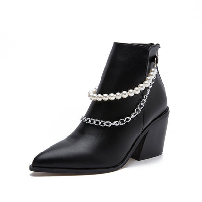 Korte laarzen voor dames met parel-ketting details spitse neus en hoge blokhakken