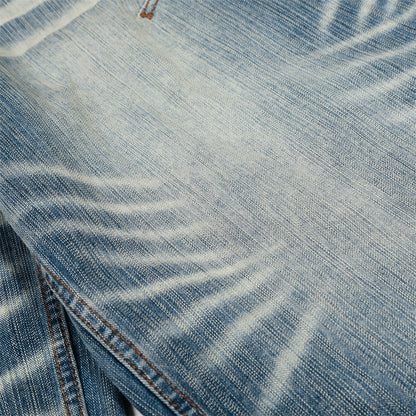 Witgewassen denim jeans in gebogen mes vorm