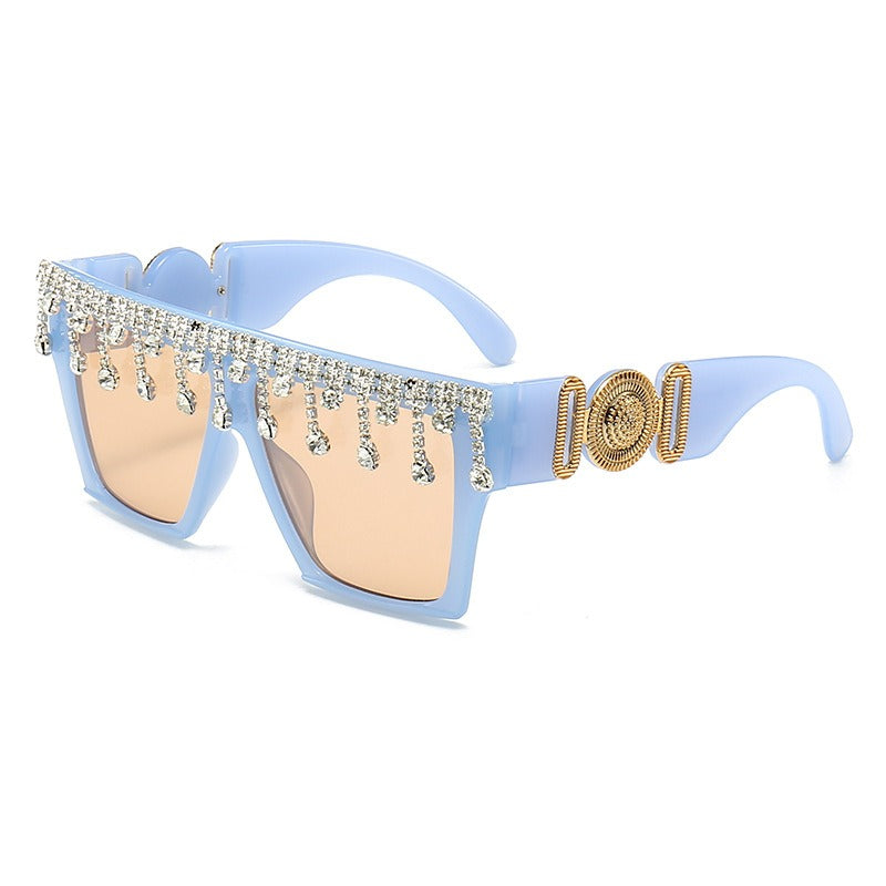 Retro zonnebril met groot montuur en diamantinleg