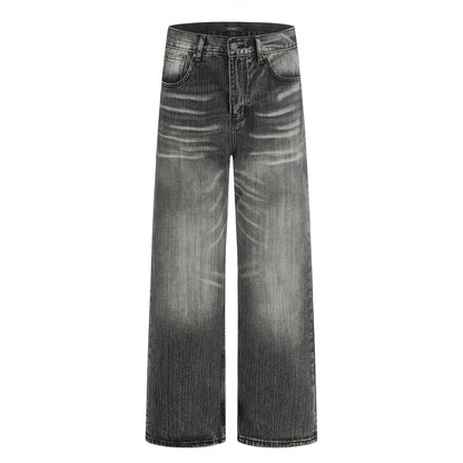 Gewassen en gemalen witte denim jeans met rechte pijpen