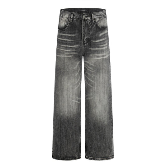 Gewassen en gemalen witte denim jeans met rechte pijpen