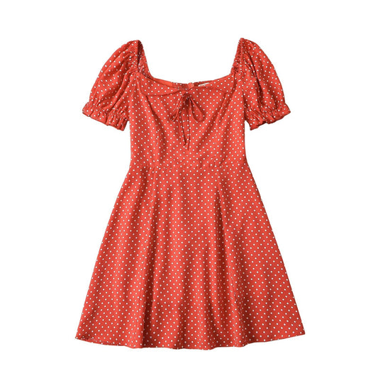 Mini-jurk met stippen en korte mouwen