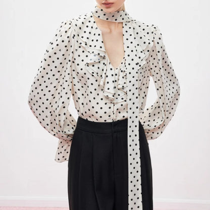 Elegante satijnen blouse met lange mouwen strik ruches en ronde-harten stippen