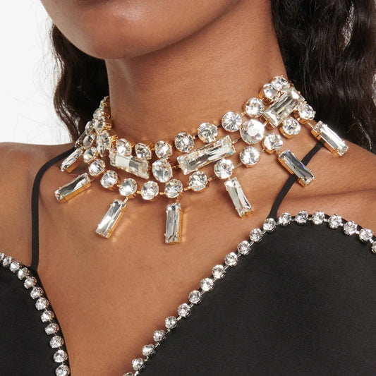 Modieuze choker ketting met holle vierkante hanger en strass steentjes