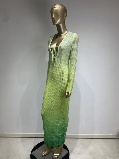 Sexy maxi-jurk met V-hals  diamantjes waterprint kleurovergang en lange mouwen