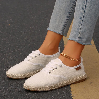 Platte sneakers met ronde neus en vetersluiting gemaakt van tweedstof