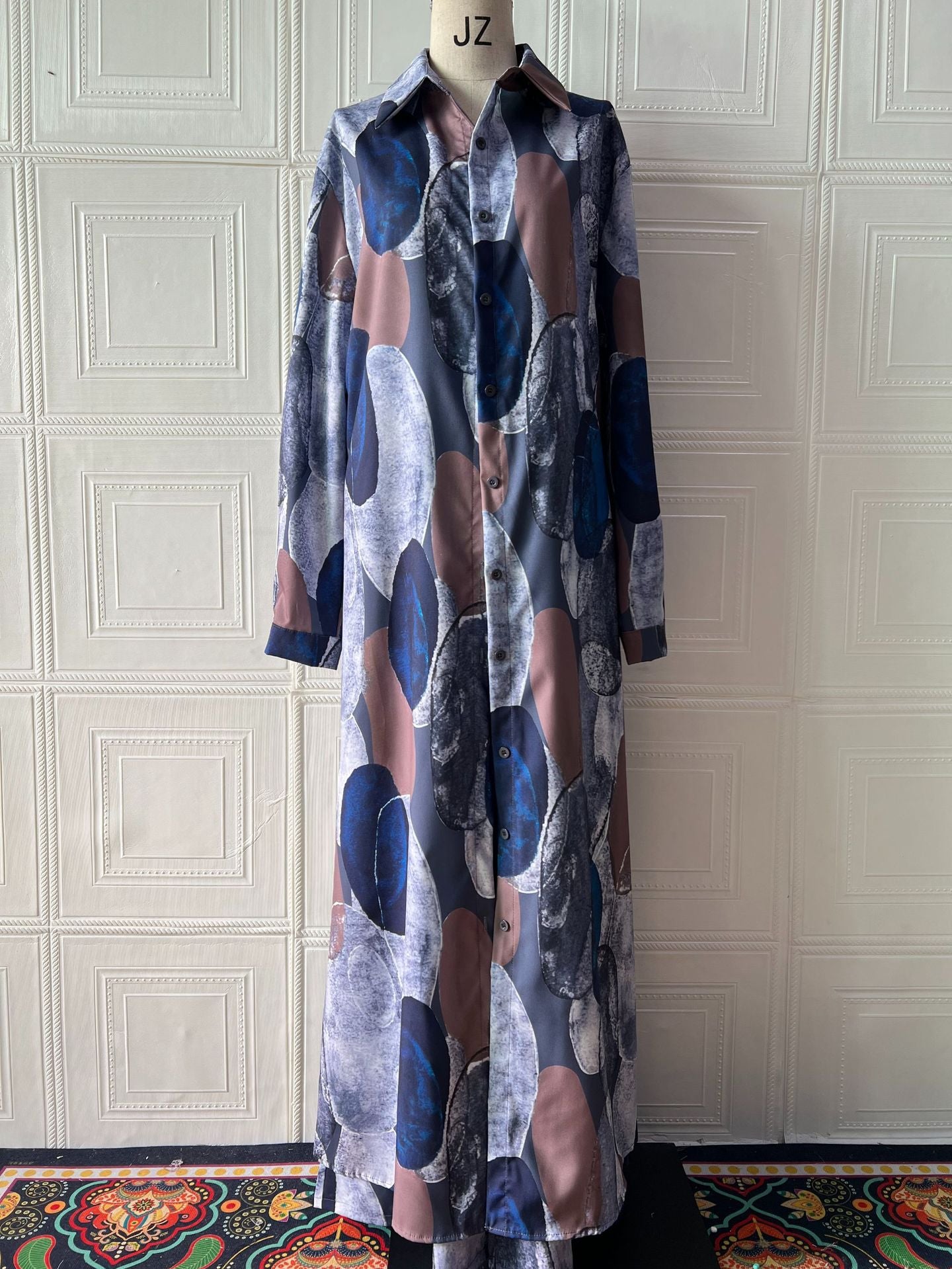 Tweedelige elegante set: lange overhemd met print + wijde broek