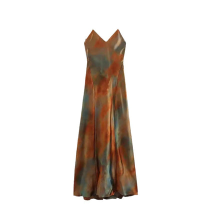 Elegante en sexy zijden damesjurk met V-hals open rug en regenboogprint