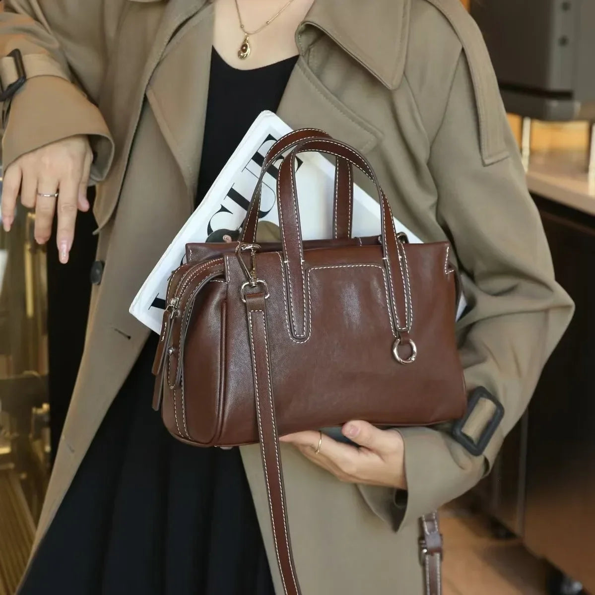 First layer cowhide women Bag Bag New retro Baidu High sense shoulder messenger bag female large capacity commuter hand-carrying bag