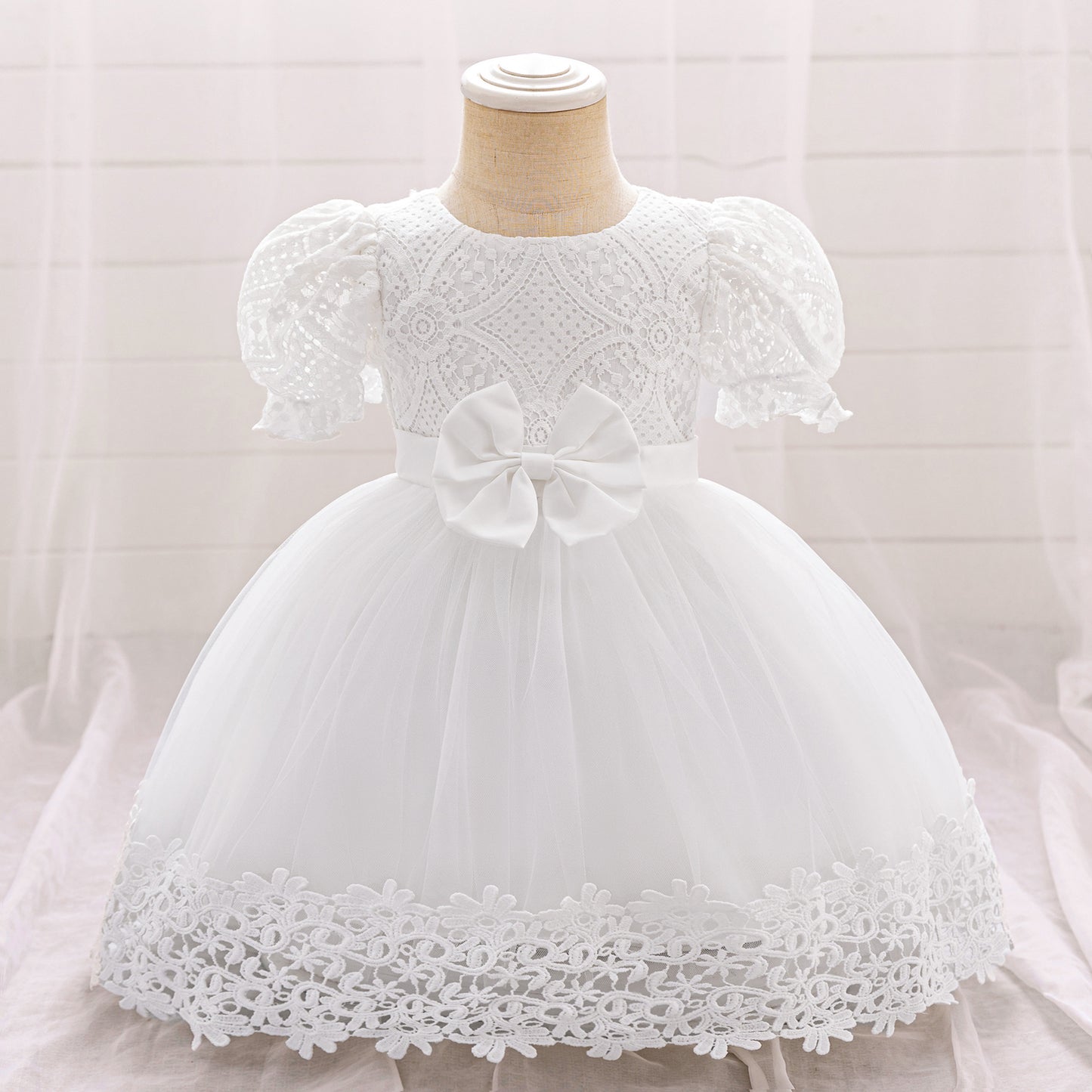 Baby meisjes prinsessenjurk met geborduurde kant en mesh