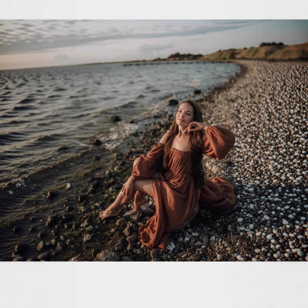 Off-shoulder wangerschapsjurk met split en pofmouwen