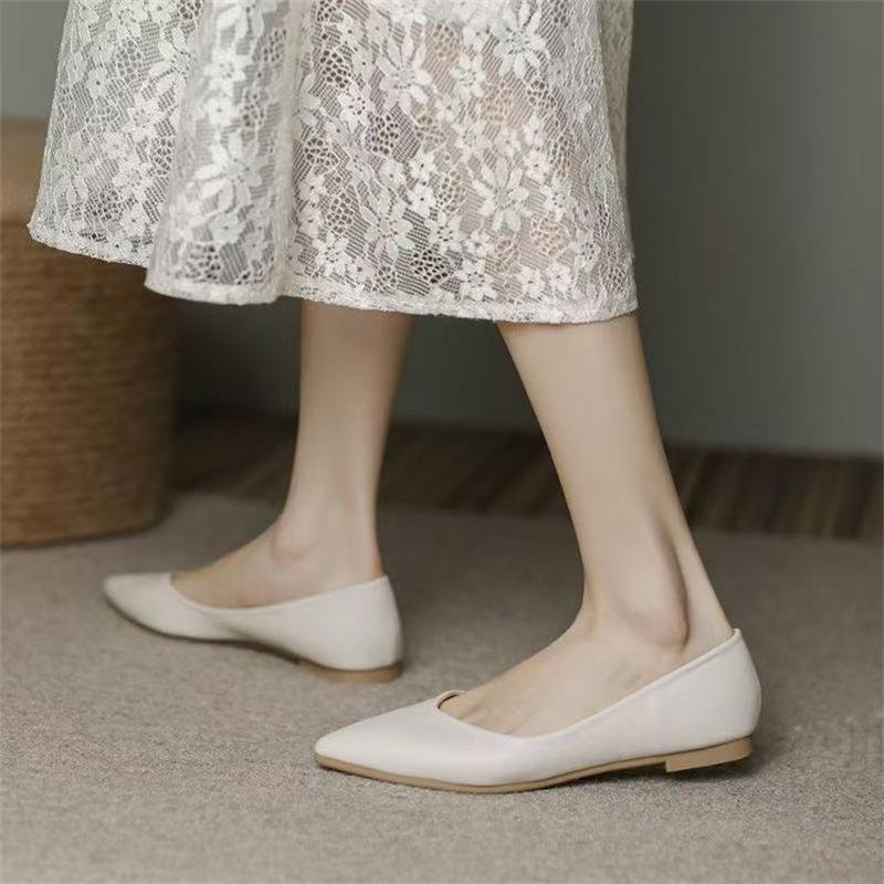 French flat pumps 2025 new spring and autumn pointed gentle fairy lady commuter low-cut work shoes plus size nurse shoes