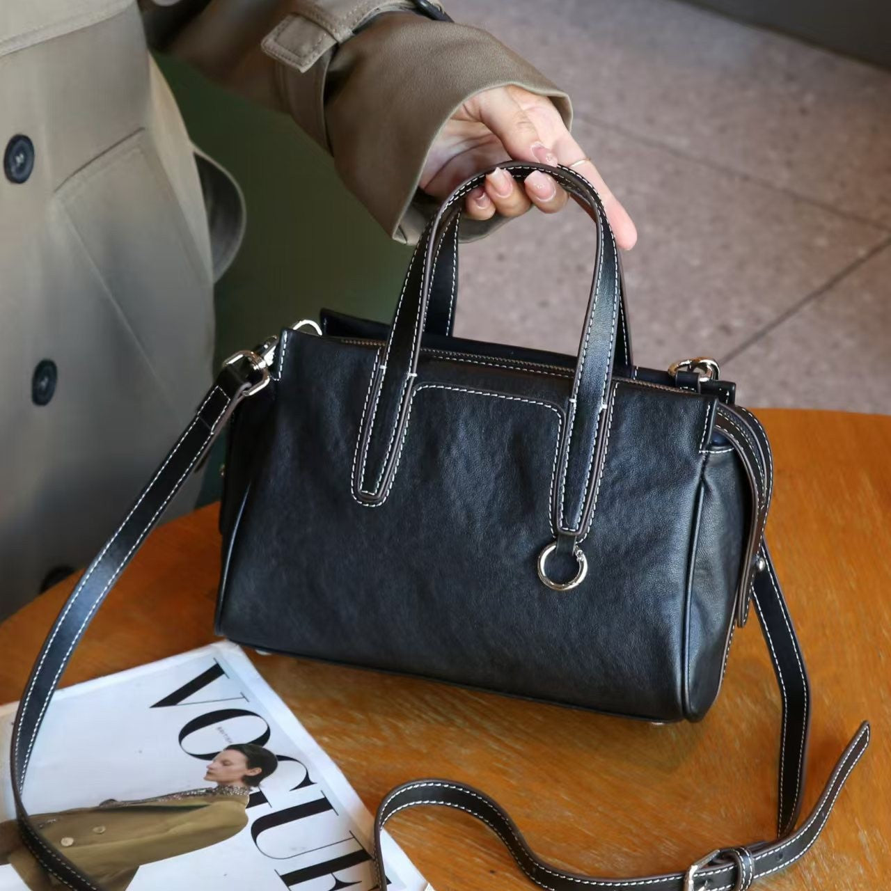 First layer cowhide women Bag Bag New retro Baidu High sense shoulder messenger bag female large capacity commuter hand-carrying bag