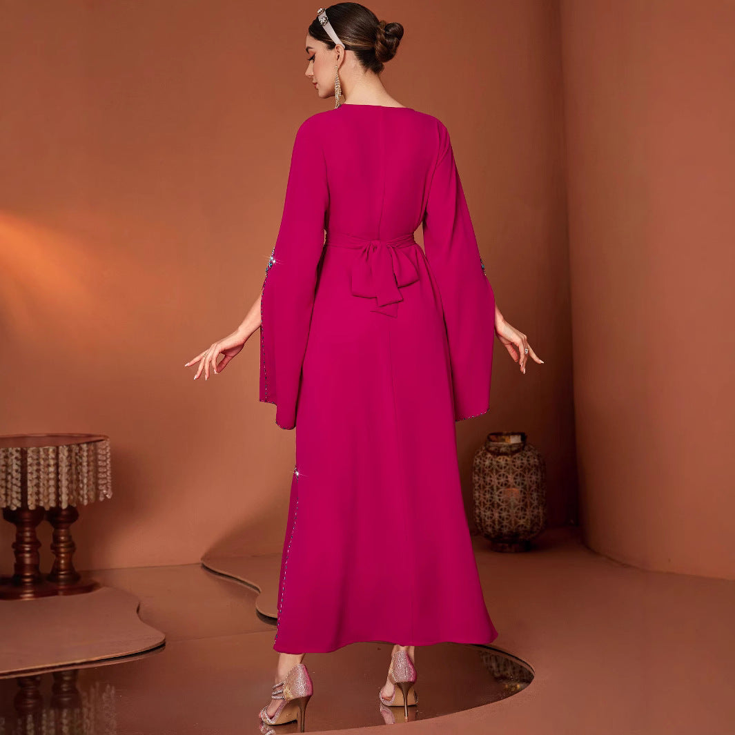 V-hals Turkse jurk met handgestikte diamantversieringen