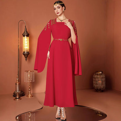 Avondjurk met cape en diamanten kralen uit het Midden-Oosten