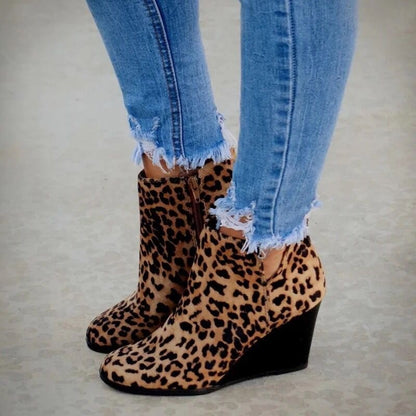 2025 autumn and winter New flat wedge short boots Women's independent station cross-border retro horse Chelsea boots plus size women's boots
