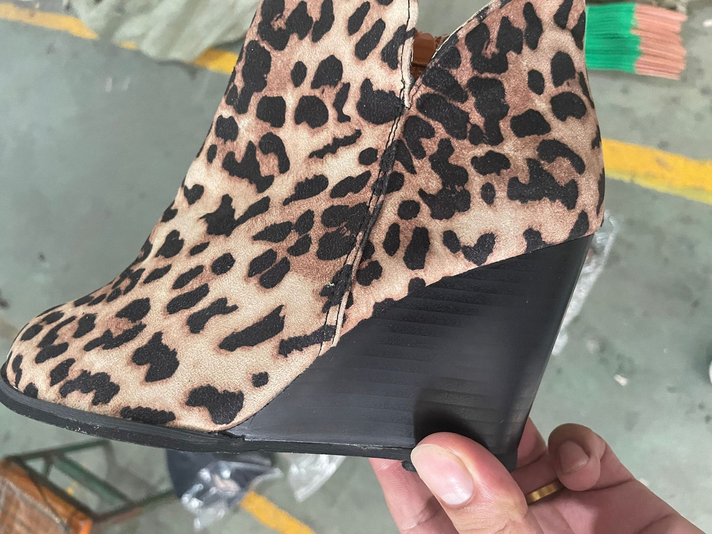 2025 autumn and winter New flat wedge short boots Women's independent station cross-border retro horse Chelsea boots plus size women's boots