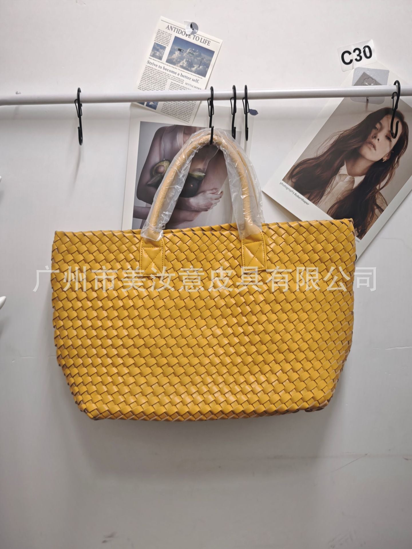 2025 New woven tote big bag fashionable high-end handbag celebrity same style trendy hand-carrying bag shoulder bag