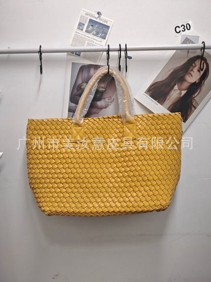 2025 New woven tote big bag fashionable high-end handbag celebrity same style trendy hand-carrying bag shoulder bag