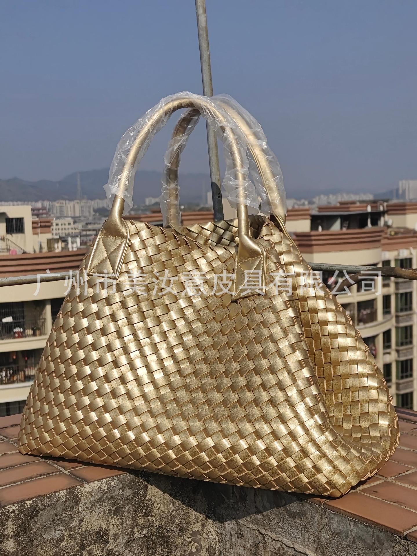 2025 New woven tote big bag fashionable high-end handbag celebrity same style trendy hand-carrying bag shoulder bag