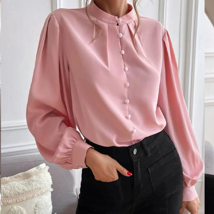 Damesblouse met lange mouwen en één rij knopen