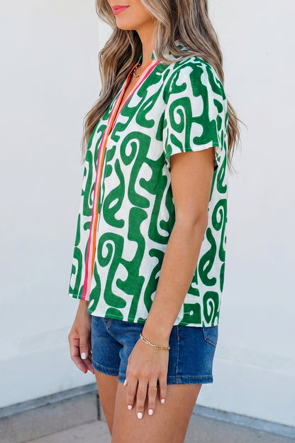 Groene blouse met abstracte print strepen V-hals en korte mouwen