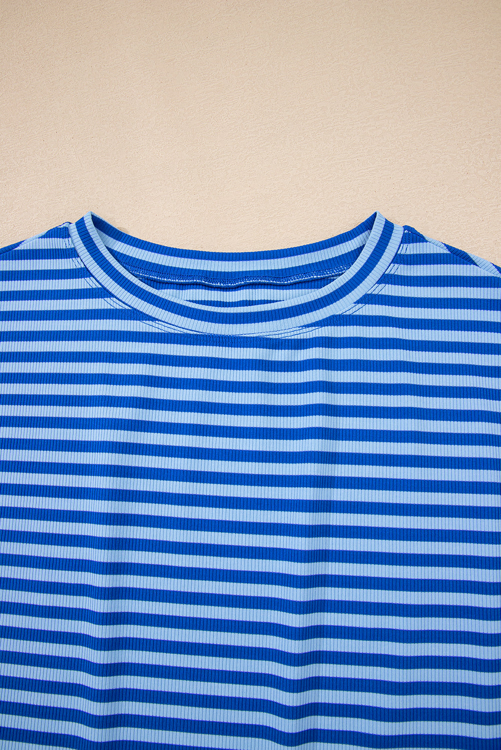 Gestreepte T-shirt met ribboord korte mouwen en ronde hals
