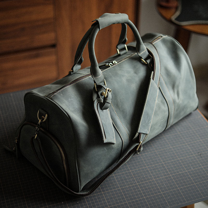 A men's hand-held outdoor camping travel bag made of cowhide