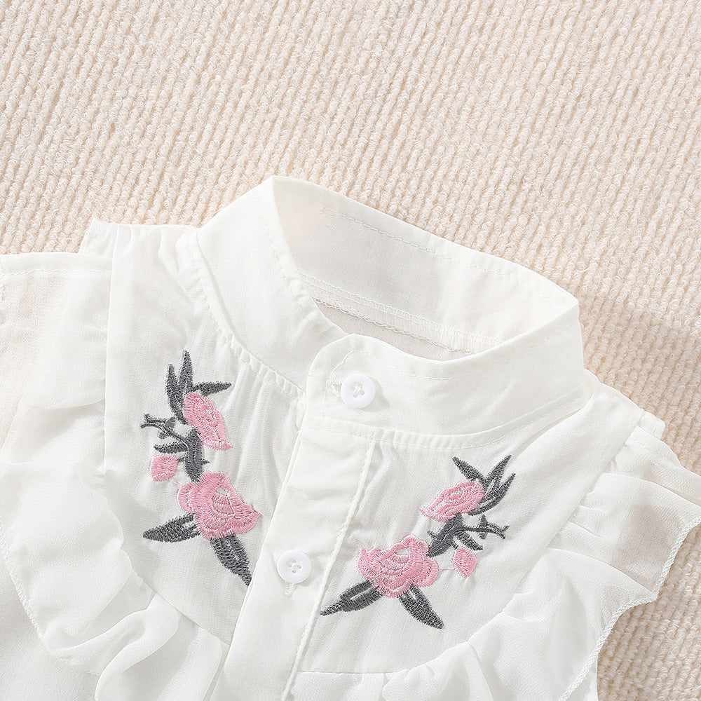 Meisjes set bestaande uit een mouwloos shirt met borduurwerk kanten en  shorts met ceintuur