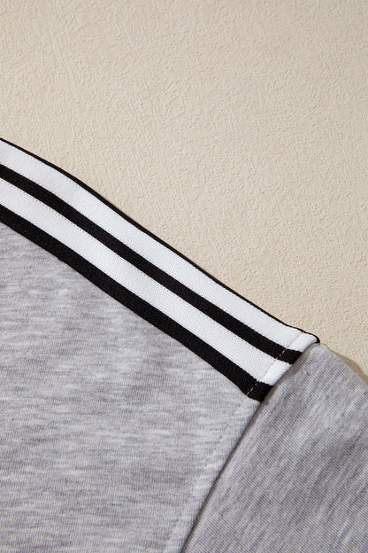 Lichtgrijze oversized T-shirt met patchworkdetails en onafgewerkte randen