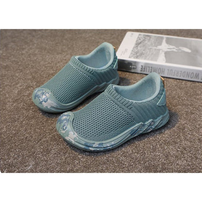 Children's athletic shoes