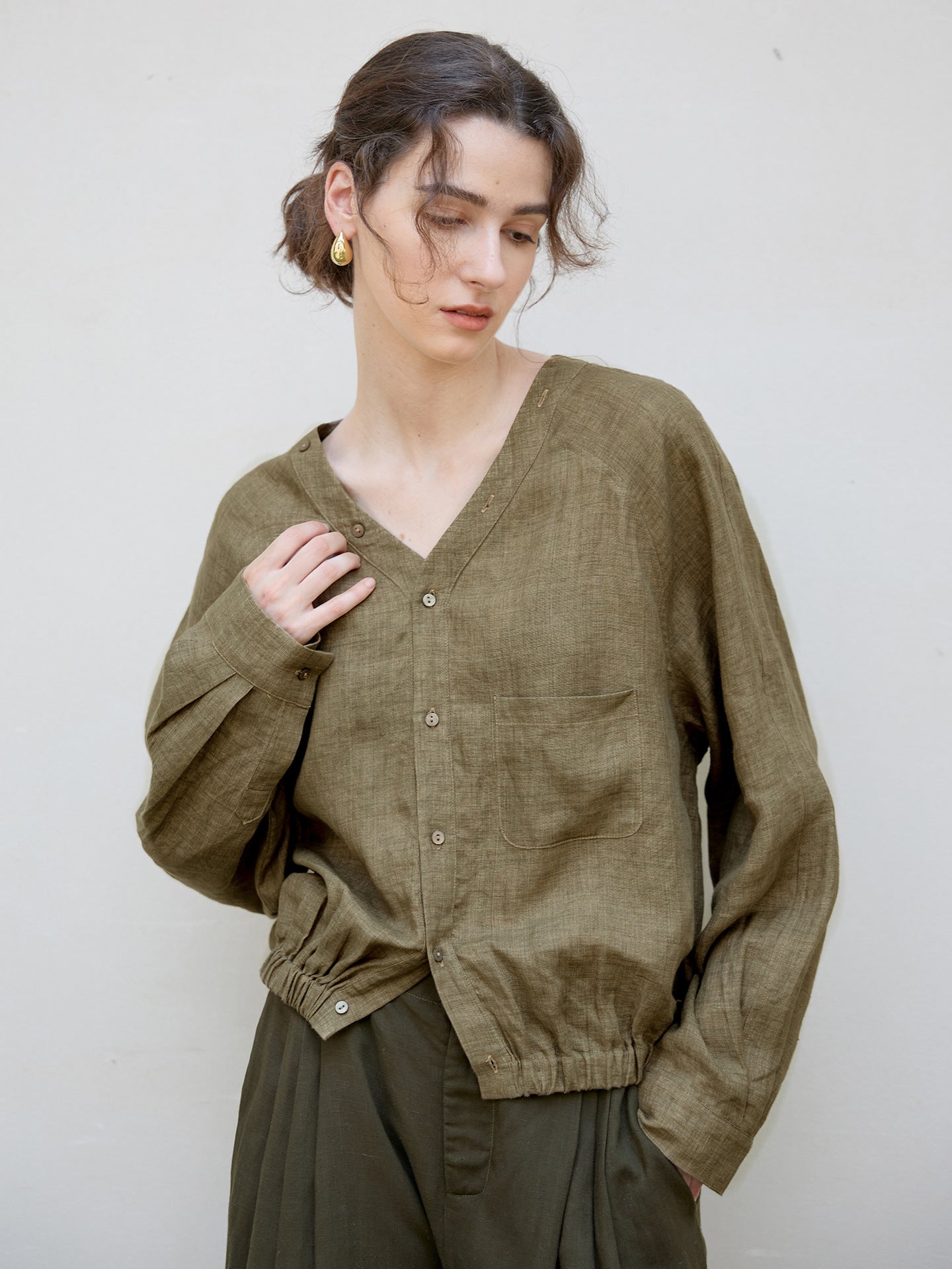 Linnen overhemd met V-hals en raglanmouwen