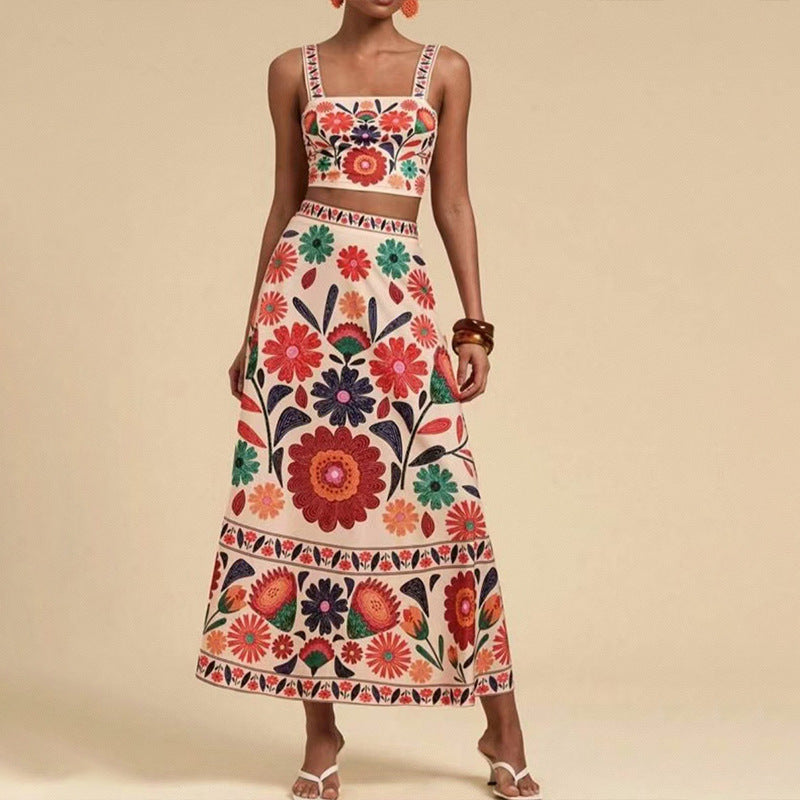 Sexy crop top en maxi-rok met print