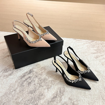 Satijnen slingback pumps met strasssteentjes  en spitse neus in 3 hak hoogtes