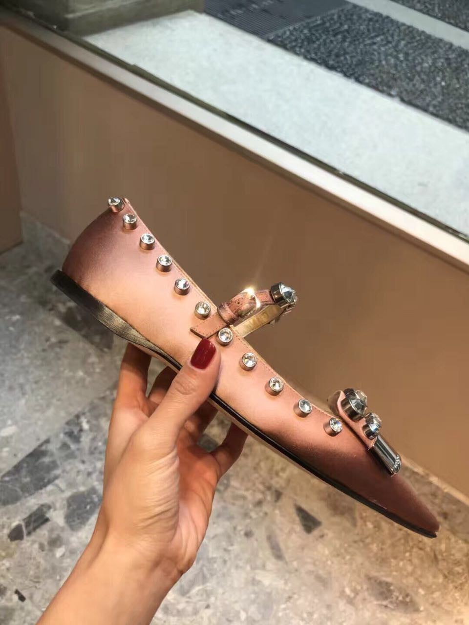 Puntige ballerina's met steentjes