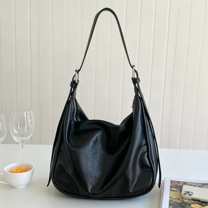 Retro fashion women's large capacity shoulder bag