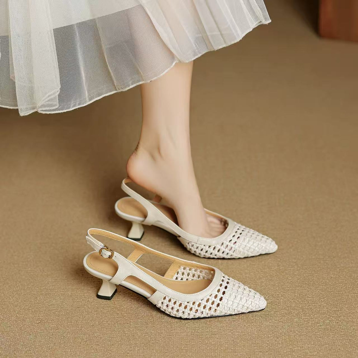 Super Leather French-style pointed-toe hollow-woven platform high heels