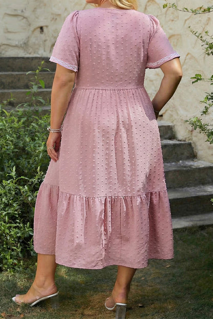 Roze plus size jurk met stippen korte mouwen smockwerk hoge taille en zwierige rok