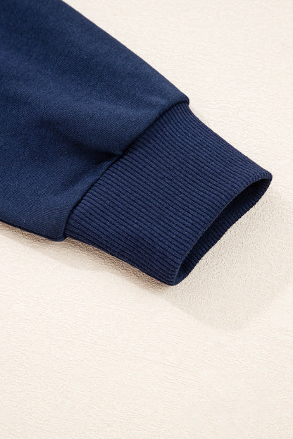 Preppy sweatshirt met strepen op de mouwen en een losse pasvorm